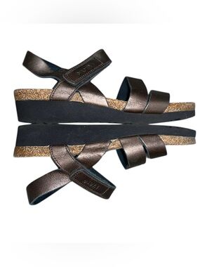 Naot Kayla in Bronze Size 37